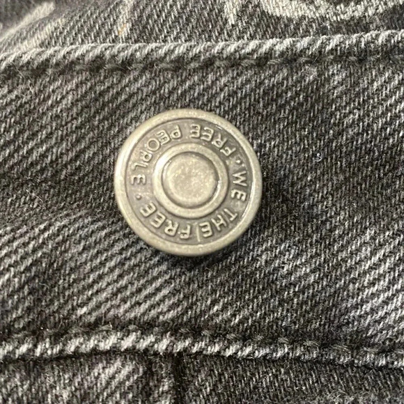 We The Free People Denim Frayed Cut Off Shorts size 24 Bermuda Button Fly Boho - Picture 12 of 16